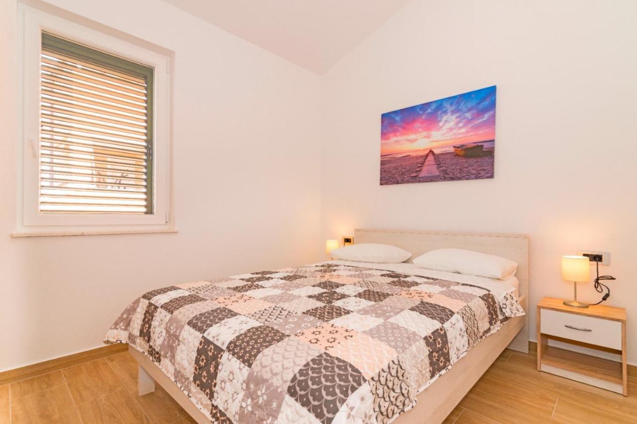 Ventus Apartment Srima Bagian luar foto