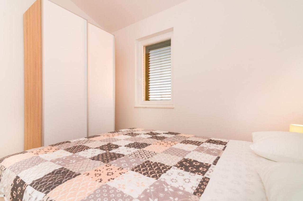 Ventus Apartment Srima Bagian luar foto
